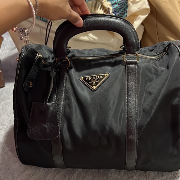 COPY - 100% AUTHENTIC Prada tote - Picture 2 of 16